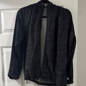 Vuori womens Black Camo Windbreaker